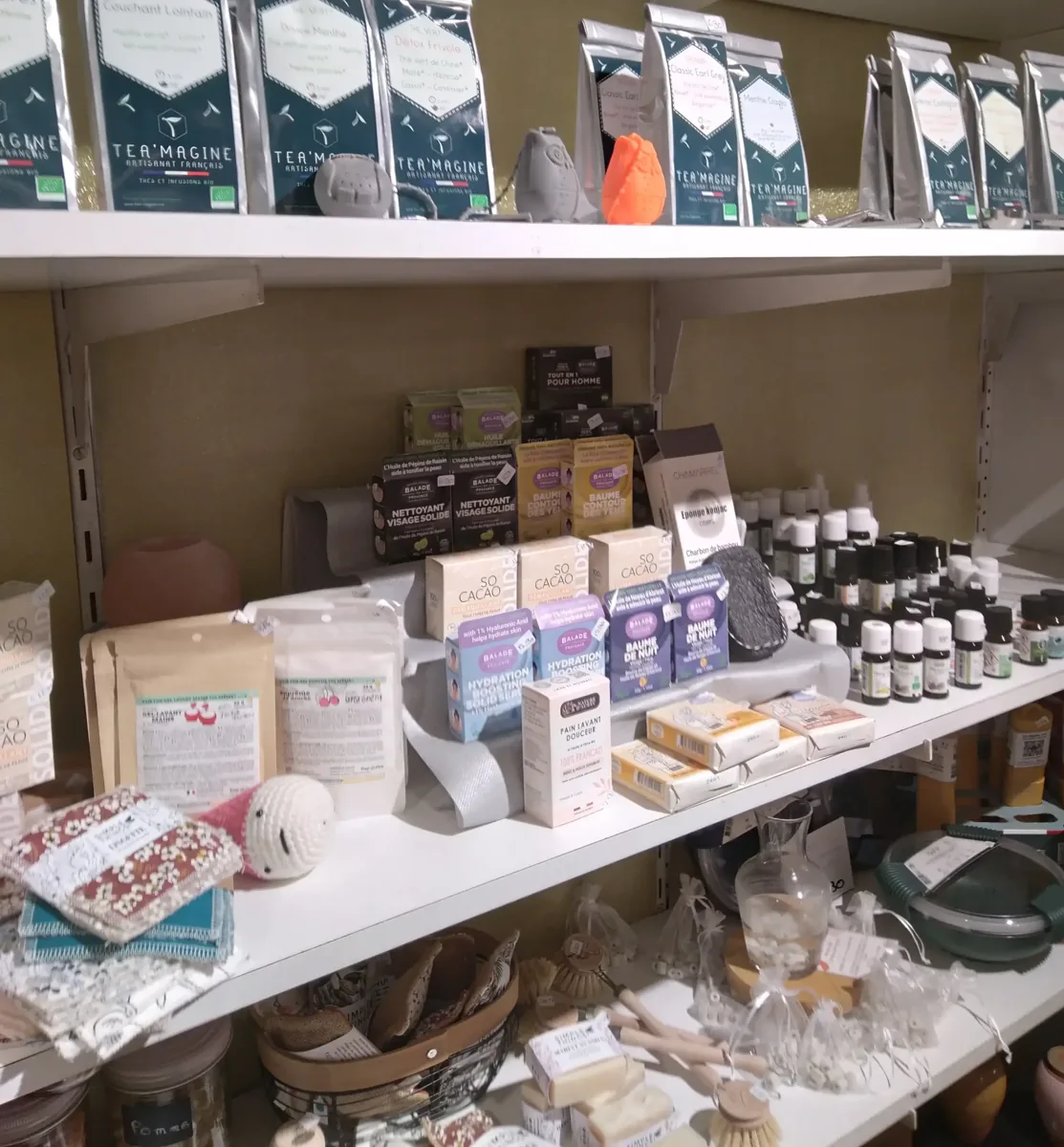 Produits français de Natt and Co sur les étagères de La Maison du Manège